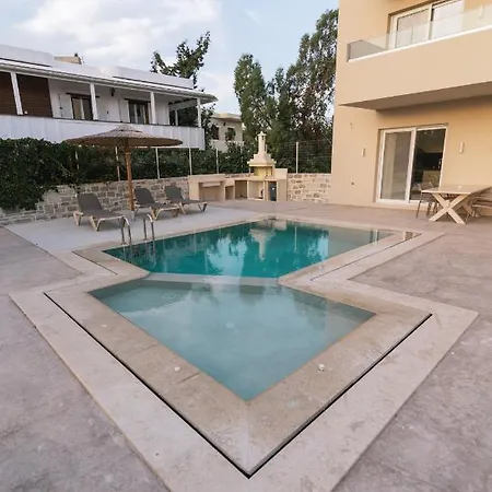 Villa Luna With Swimming Pool In *