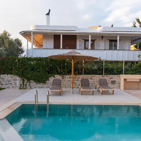 Luna With Swimming Pool In Pitsidia